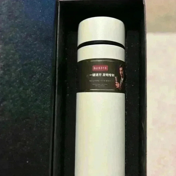 White luxury stainless steel Tumbler/cup, brand new in box - Picture 2 of 8